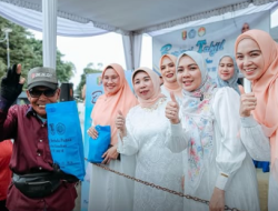 Ketua TP PKK Lampung Bagikan 800 Paket Takjil, Tebar Kepedulian di Bulan Ramadan