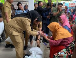 Pemkot Bandar Lampung Salurkan 30 Kg Beras per KPM di Tengah Kemarau Panjang